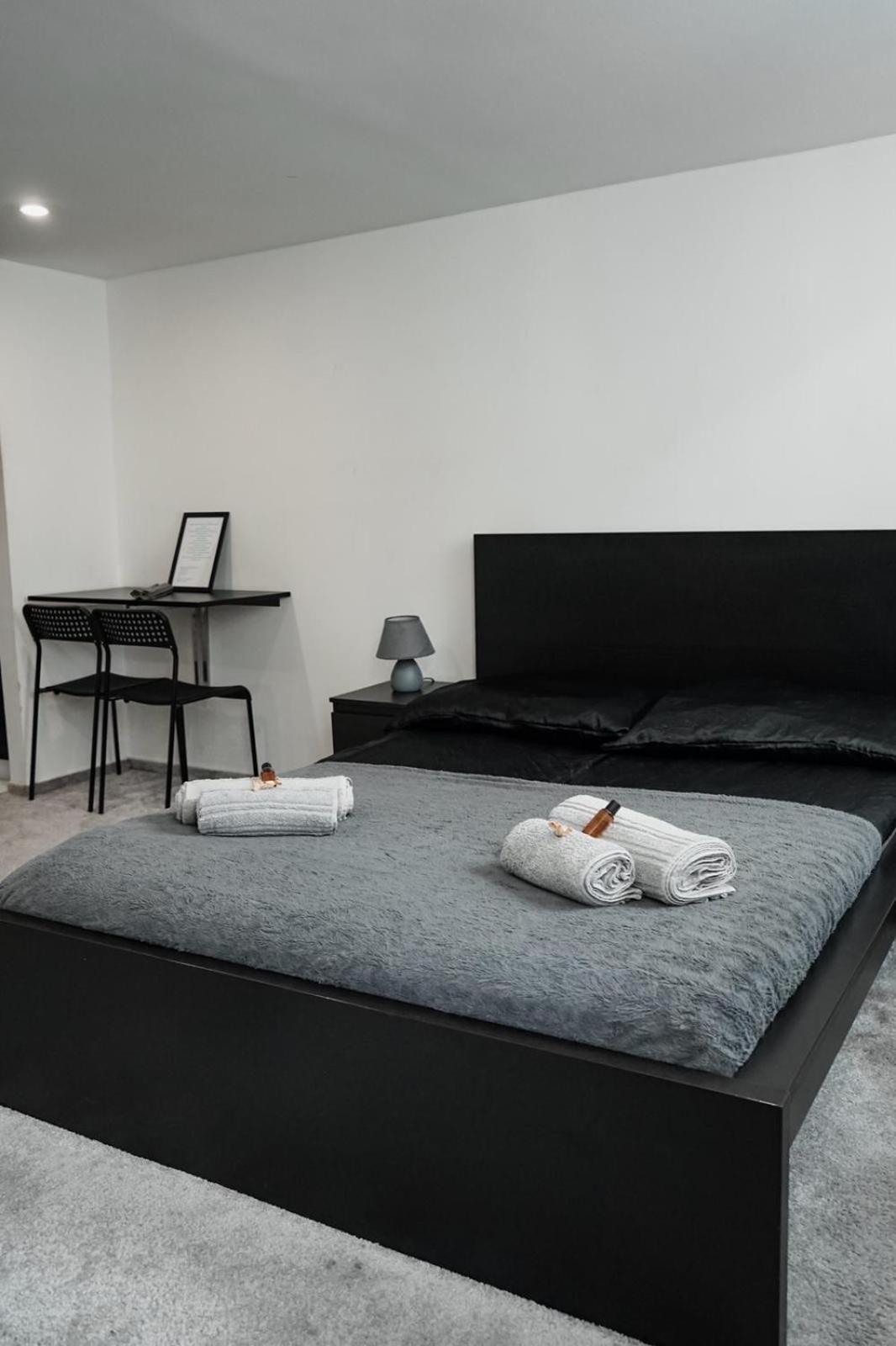 Downtown Minimal Apartment Budapest
