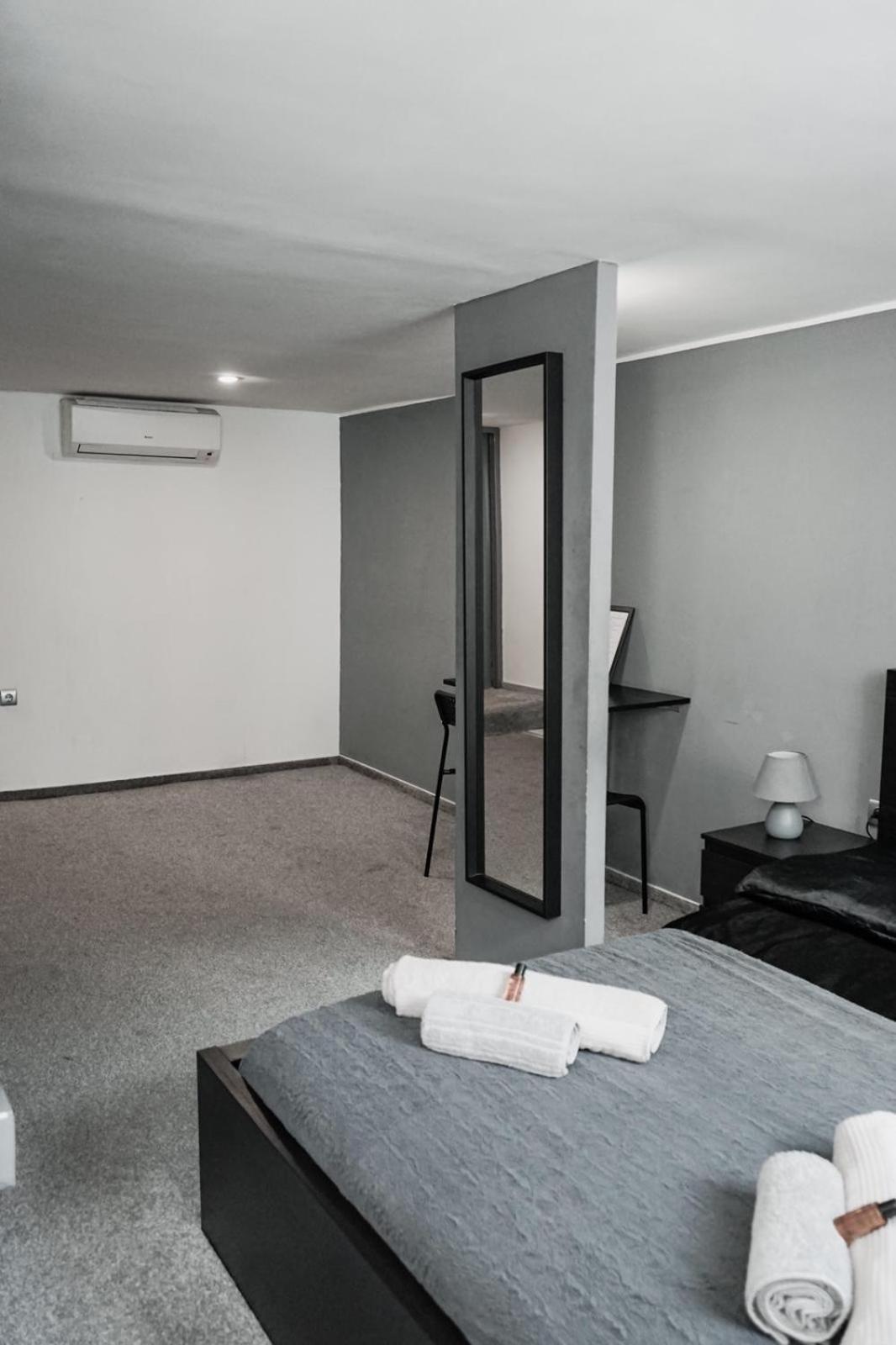Downtown Minimal Apartment Budapest